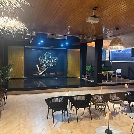 Pocillos Playa, Solo Adultos 卡门港